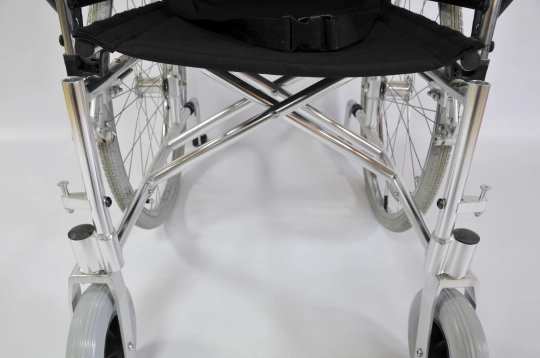 Кресло-коляска инвалидная механическая FS 908 LJ (46 см) колеса пневмо - 16